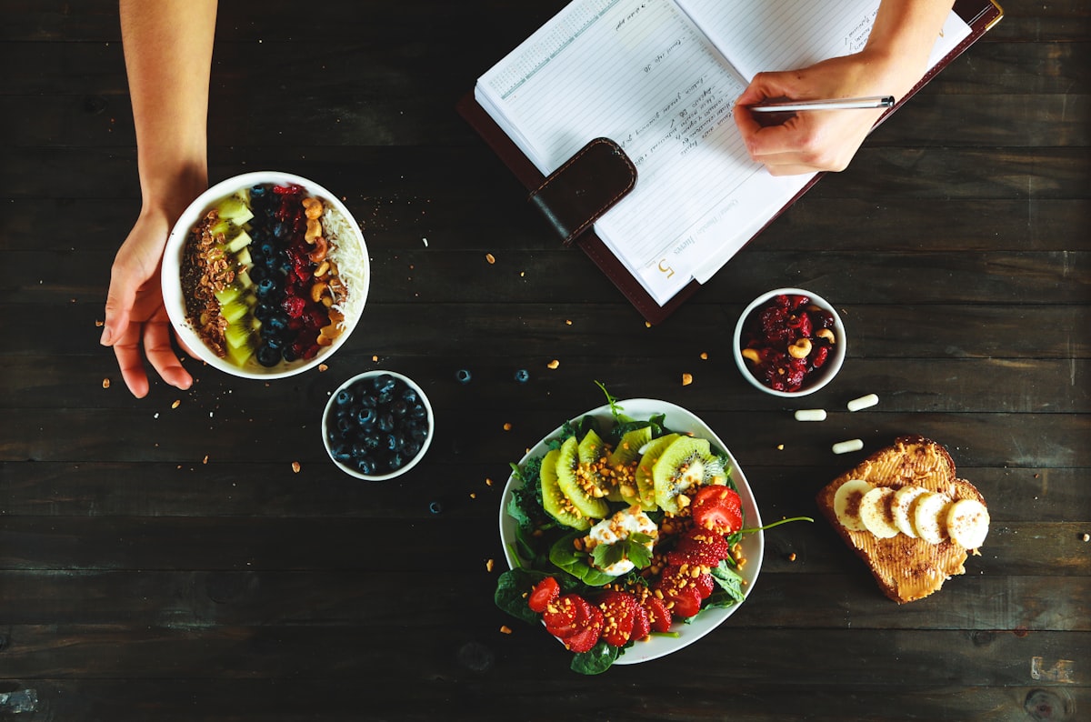 Nutritionist consulting on healthy eating